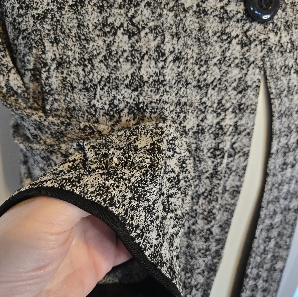 Laura Ashley Houndstooth Cape Jacket Lightweight 3X Black and White